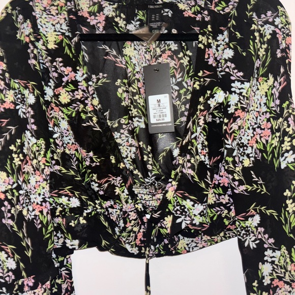 Floral Black Blouse Cropped Forever 21 (Never worn) - Picture 5 of 8